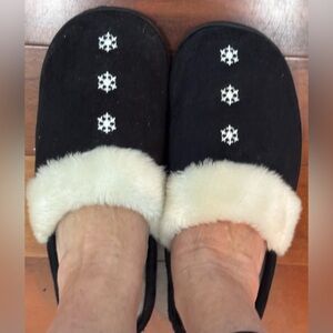 GUC Memory Foam Slippers Size 9